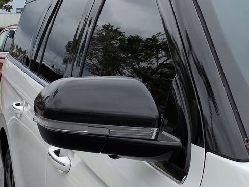 Used 2022 Lincoln Navigator L Reserve AWD/4WD image 12