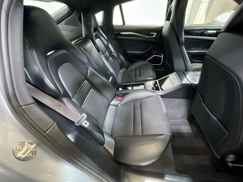 Used 2022 Porsche Panamera 4S w/ Premium Package image 19