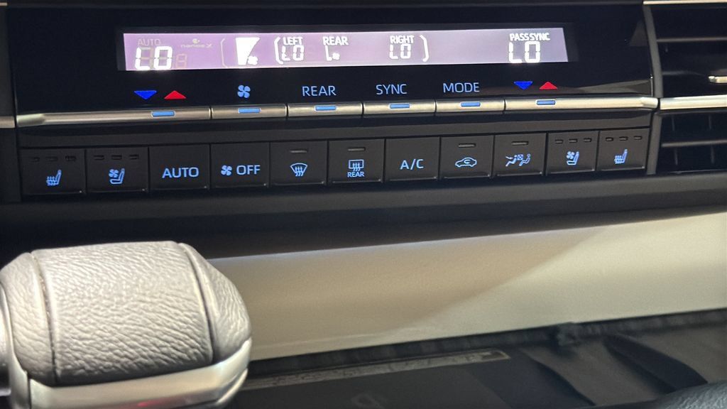 Used 2024 Toyota Sienna Limited AWD/4WD image 36