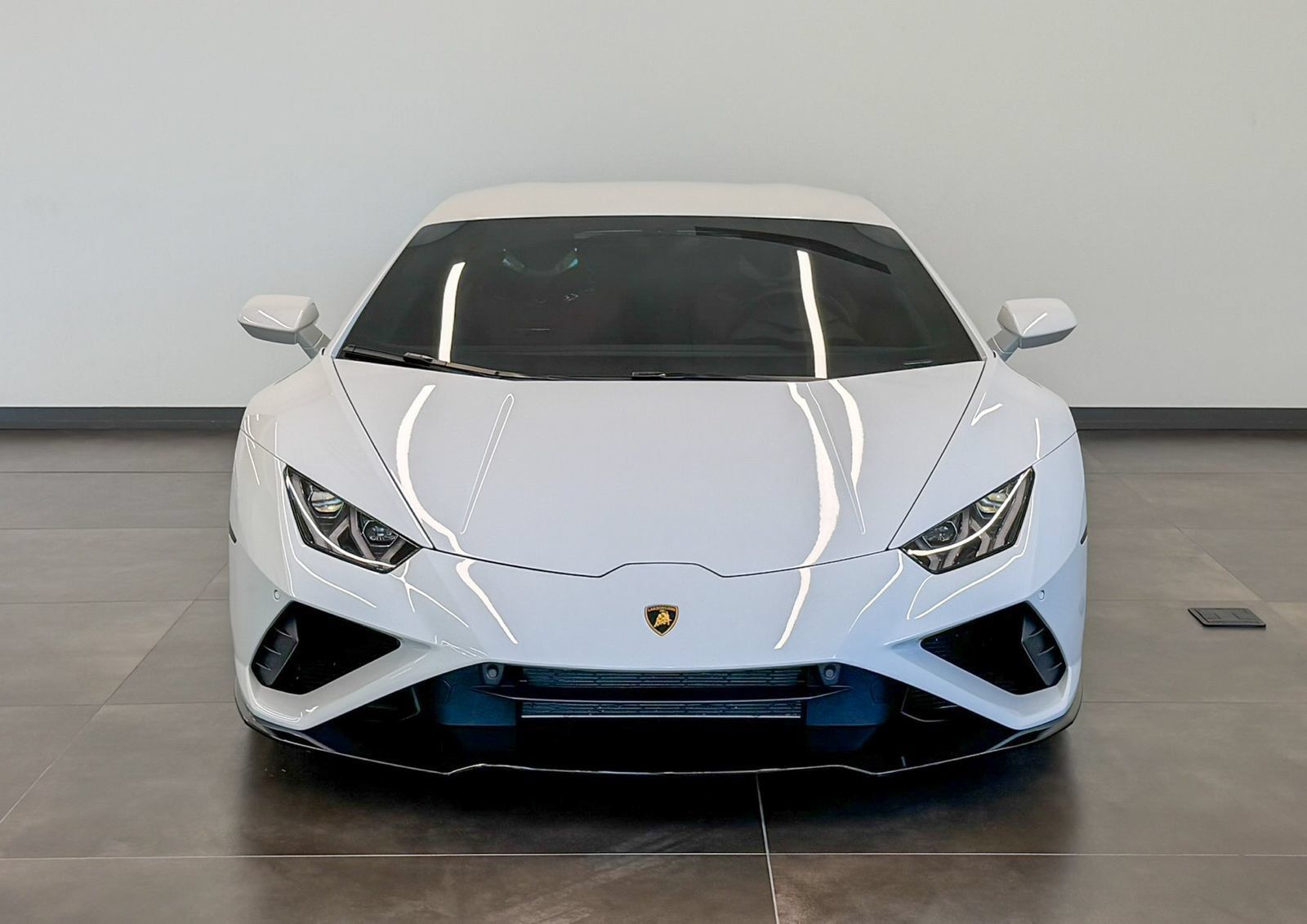 Used 2022 Lamborghini Huracan EVO RWD image 2
