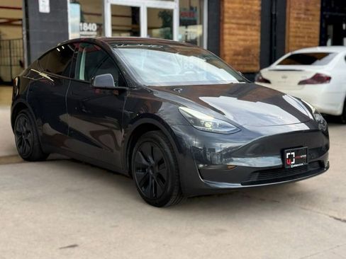 Used 2024 Tesla Model Y Long Range AWD/4WD image 19