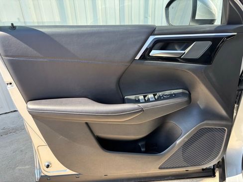 Used 2024 Mitsubishi Outlander SE image 15