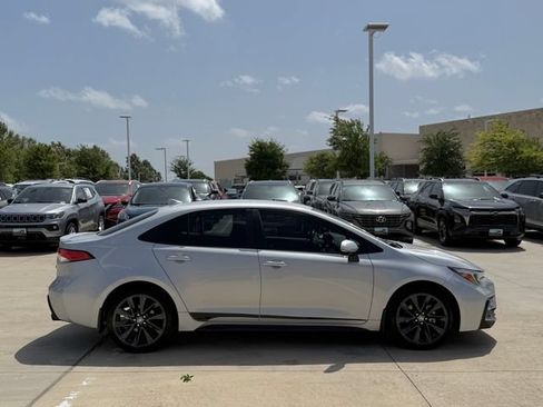 Used 2023 Toyota Corolla SE FWD image 3