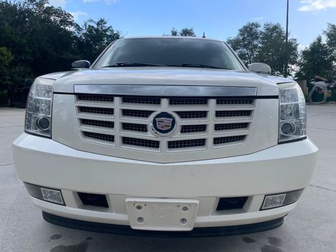 Used 2007 Cadillac Escalade AWD w/ Information Package image 2