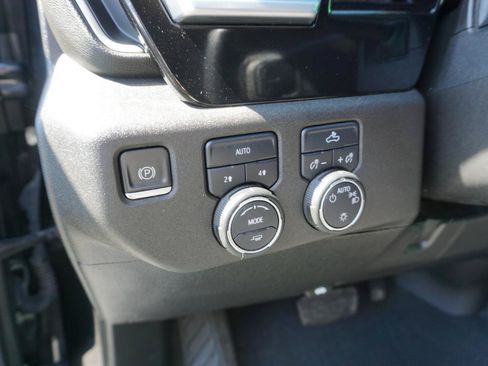 Used 2022 Chevrolet Silverado 1500 LT AWD/4WD image 13
