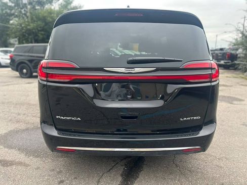 Used 2026 Chrysler Pacifica Limited FWD image 6