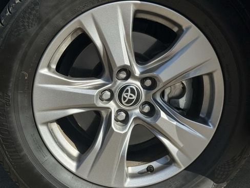 Used 2025 Toyota RAV4 XLE FWD image 10