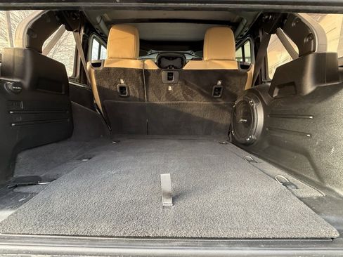 Used 2018 Jeep Wrangler Unlimited Sahara image 34