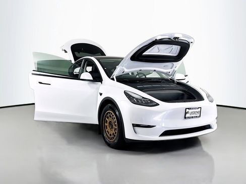 Used 2022 Tesla Model Y Long Range AWD/4WD image 30