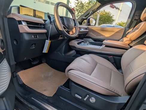 New 2026 Lincoln Navigator L Black Label AWD/4WD image 11