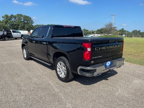 Used 2023 Chevrolet Silverado 1500 LTZ w/ Z71 Off-Road Package AWD/4WD image 3