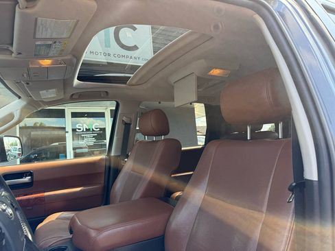 Used 2018 Toyota Sequoia Platinum w/ Preferred Accessory Package AWD/4WD image 14