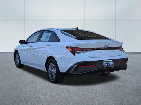 New 2026 Hyundai Elantra SE FWD image 4