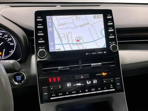 Used 2020 Toyota Avalon Limited image 9
