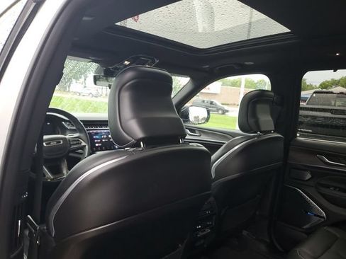 Used 2021 Jeep Grand Cherokee L Overland w/ Advanced Protech Group III AWD/4WD image 12