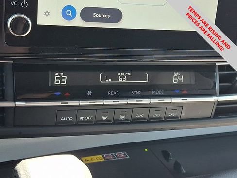 Used 2025 Toyota Sienna LE image 17