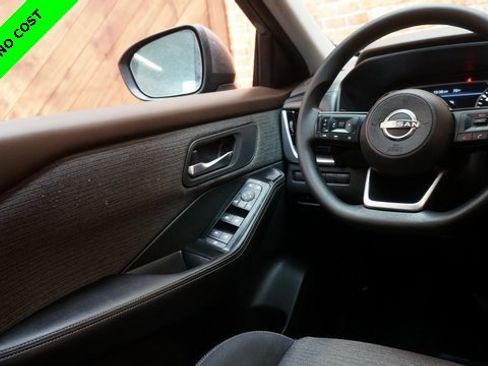 Used 2022 Nissan Rogue SV image 33