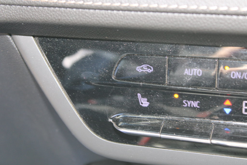 Used 2023 Buick Envision Essence w/ Sport Touring Package FWD image 26