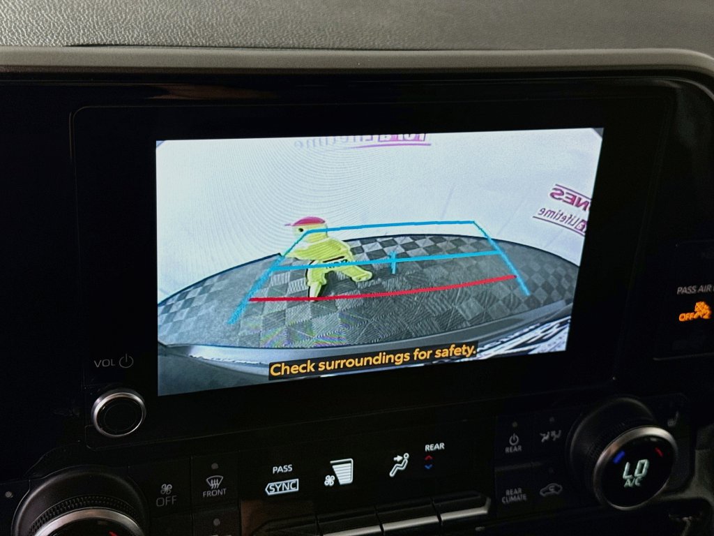 Used 2023 Toyota Highlander XLE FWD image 5
