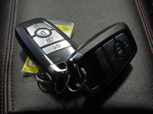 Used 2024 Ford Escape ST-Line w/ Tech Pack #1 FWD image 18