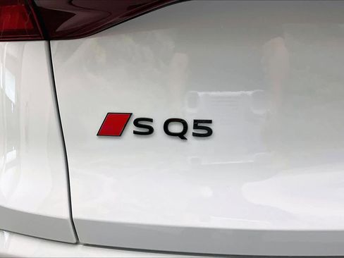 Certified 2025 Audi SQ5 Premium Plus w/ Premium Plus Package AWD/4WD image 32
