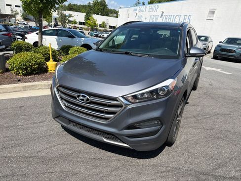 Used 2016 Hyundai Tucson Limited w/ Option Group 03 FWD image 4
