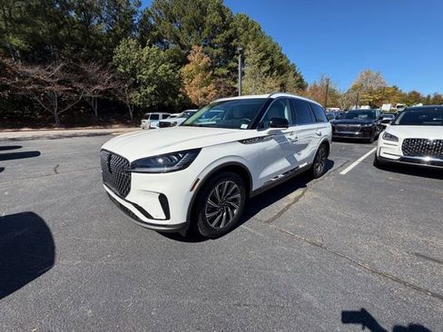 New 2025 Lincoln Aviator 2WD image 3