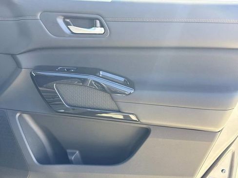 New 2026 Nissan Pathfinder Platinum image 16