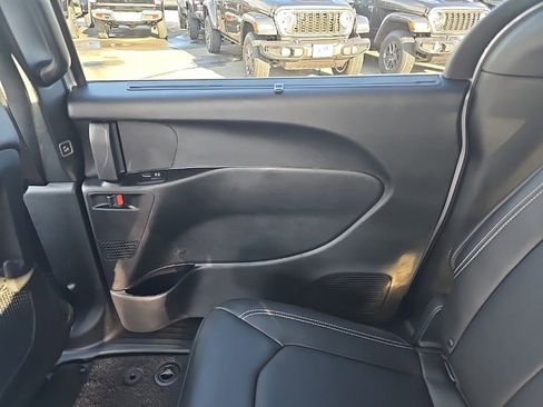 New 2026 Chrysler Pacifica Select image 17