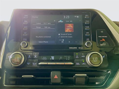 Used 2022 Toyota Highlander XLE AWD/4WD image 18