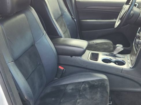 Used 2018 Jeep Grand Cherokee Altitude AWD/4WD image 14