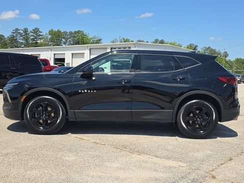 Used 2025 Chevrolet Blazer LT FWD image 2
