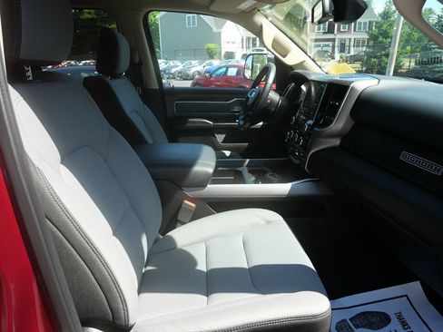 Used 2019 RAM 1500 Big Horn AWD/4WD image 18