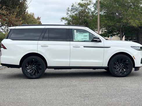 New 2025 Lincoln Navigator Reserve w/ Jet Appearance Package image 4
