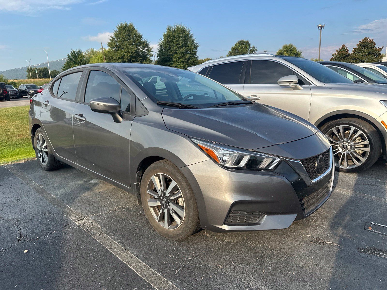 Used 2021 Nissan Versa SV FWD image 2