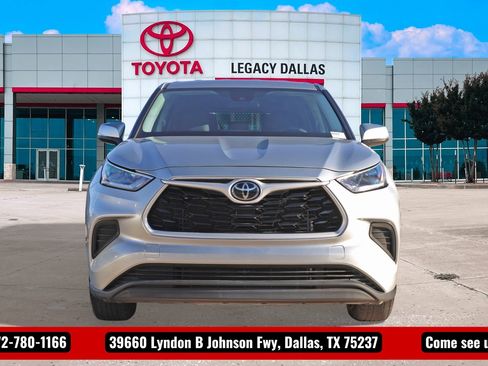 Used 2021 Toyota Highlander L image 6