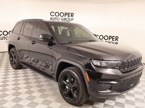 Used 2023 Jeep Grand Cherokee Altitude AWD/4WD image 1
