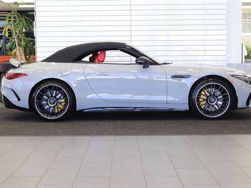 Used 2023 Mercedes-Benz SL 63 AMG 4MATIC w/ Driver Assistance Package image 9