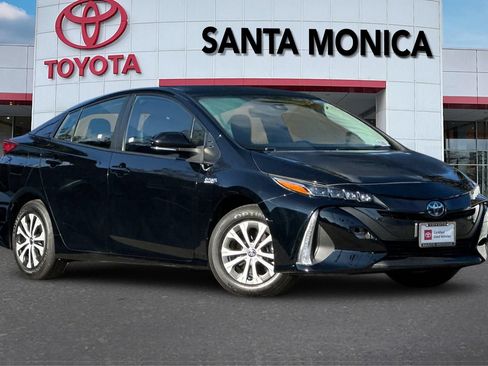 Certified 2022 Toyota Prius Prime XLE FWD image 2