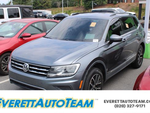 Used 2021 Volkswagen Tiguan SE FWD image 1