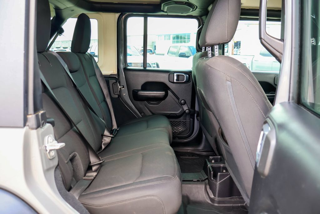 Used 2018 Jeep Wrangler Unlimited Sport AWD/4WD image 12