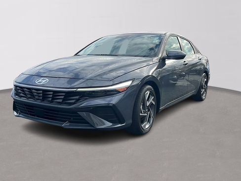 Certified 2024 Hyundai Elantra Limited image 3