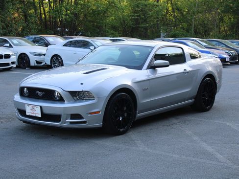 Used 2013 Ford Mustang GT RWD image 4