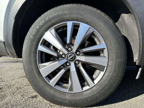 Used 2023 Nissan Pathfinder SL AWD/4WD image 6