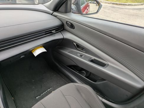 Used 2025 Hyundai Elantra Sport image 17