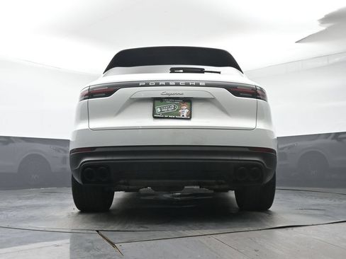 Used 2022 Porsche Cayenne AWD/4WD image 38