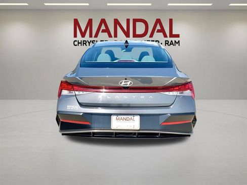 Used 2025 Hyundai Elantra SEL FWD image 6