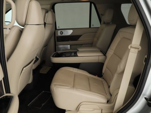 Used 2021 Lincoln Navigator Reserve w/ Luxury Package image 16
