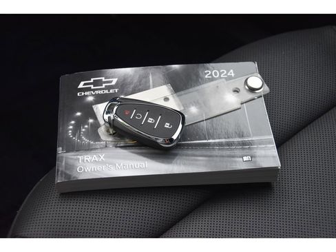 Used 2024 Chevrolet Trax RS w/ Driver Confidence Package image 32