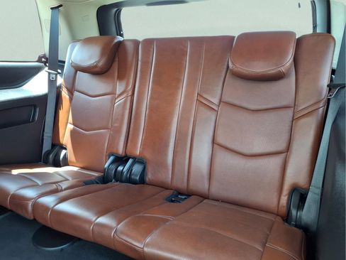 Used 2019 Cadillac Escalade Luxury RWD image 12